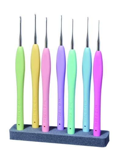 Clover Amour Steel Crochet Hook Set (0.6–1.75 mm)