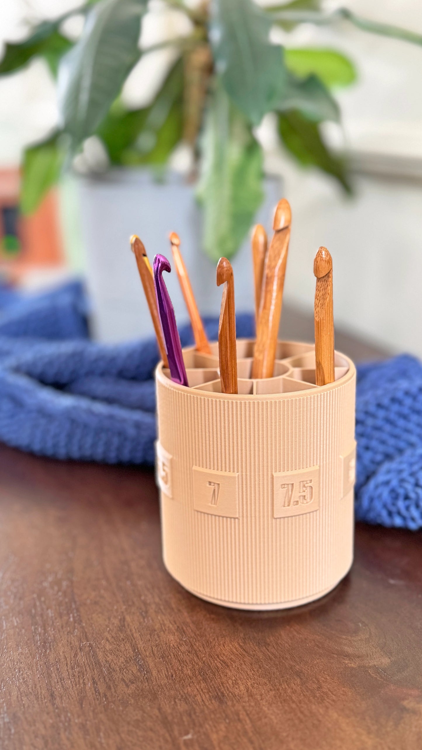 Crochet & Knitting Organizer – DPN Needle Holder with Rotating Base