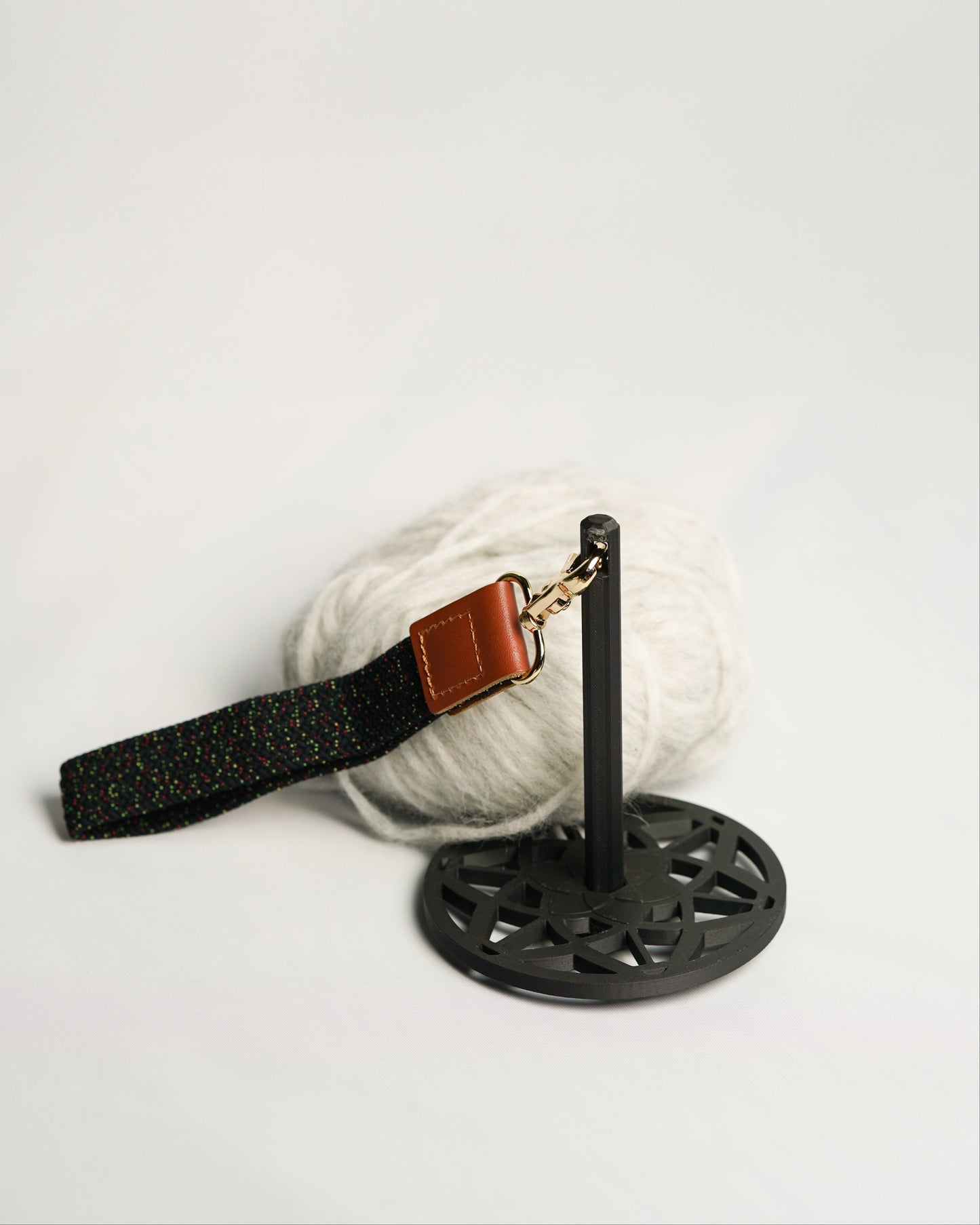 3D Printed Portable Yarn Holder black