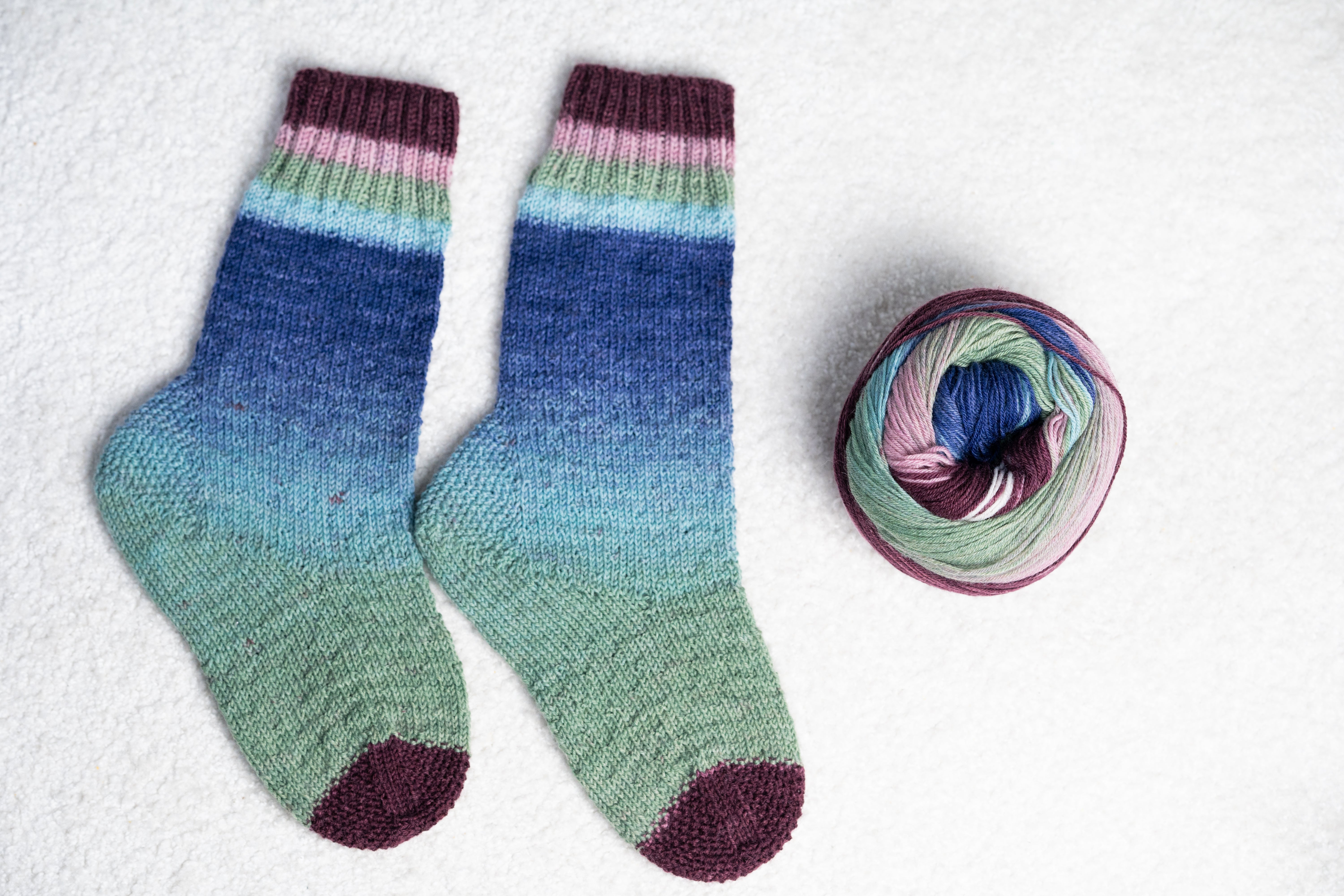 Gradient Socks Digital Knitting Pattern | ColorPopCrafts – ColourPopCrafts