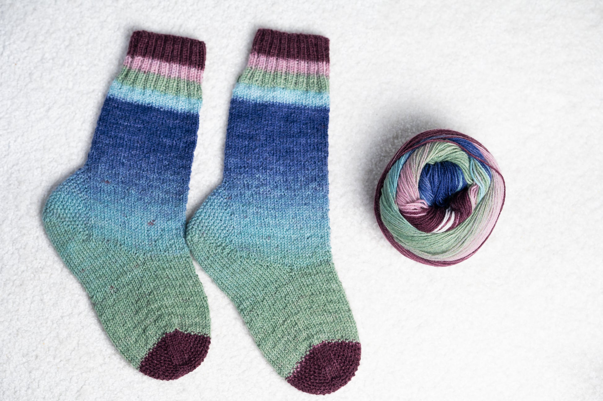 Gradient Socks – Digital Knitting Pattern