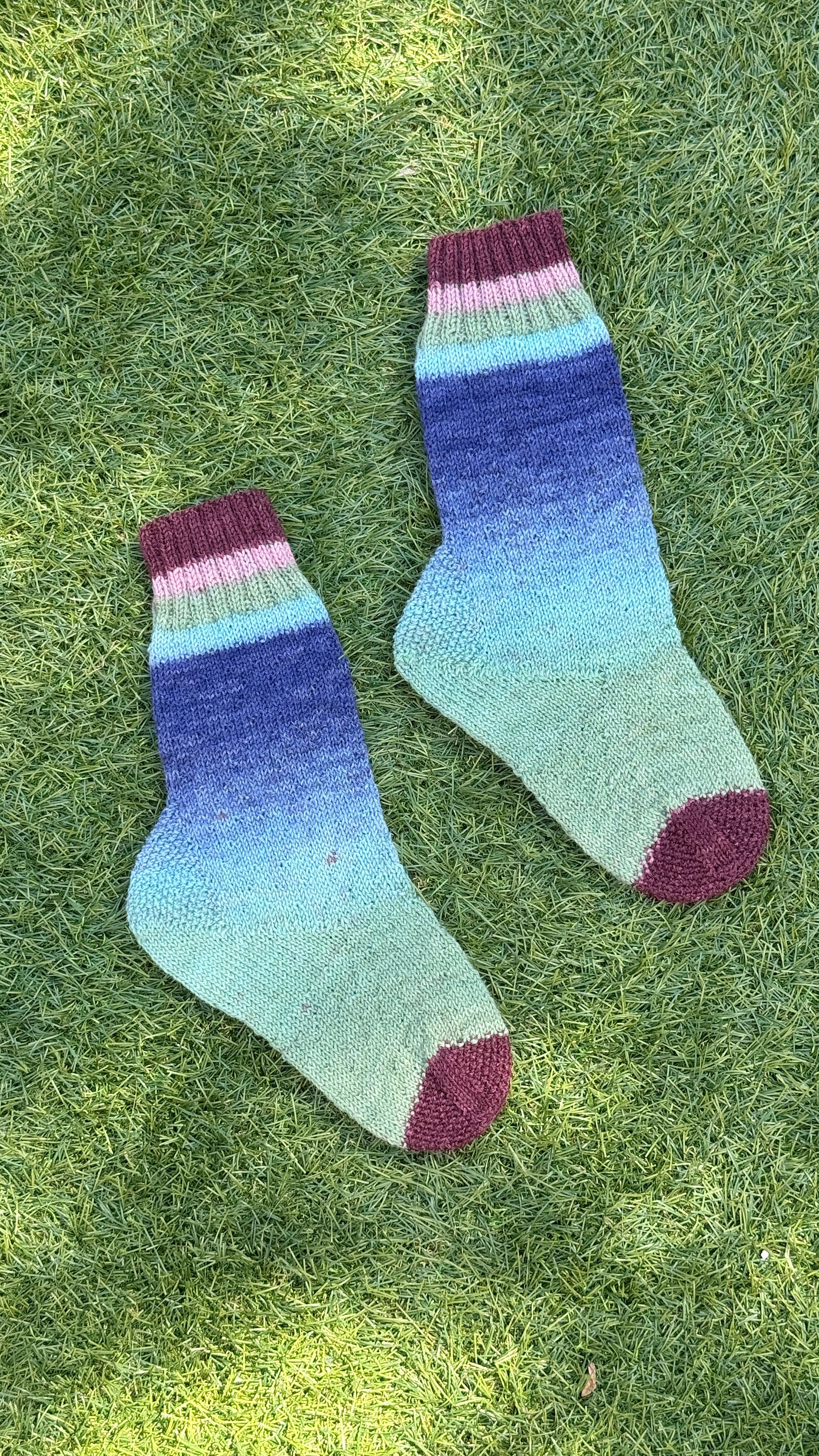 Gradient Socks – Digital Knitting Pattern | ColorPopCrafts