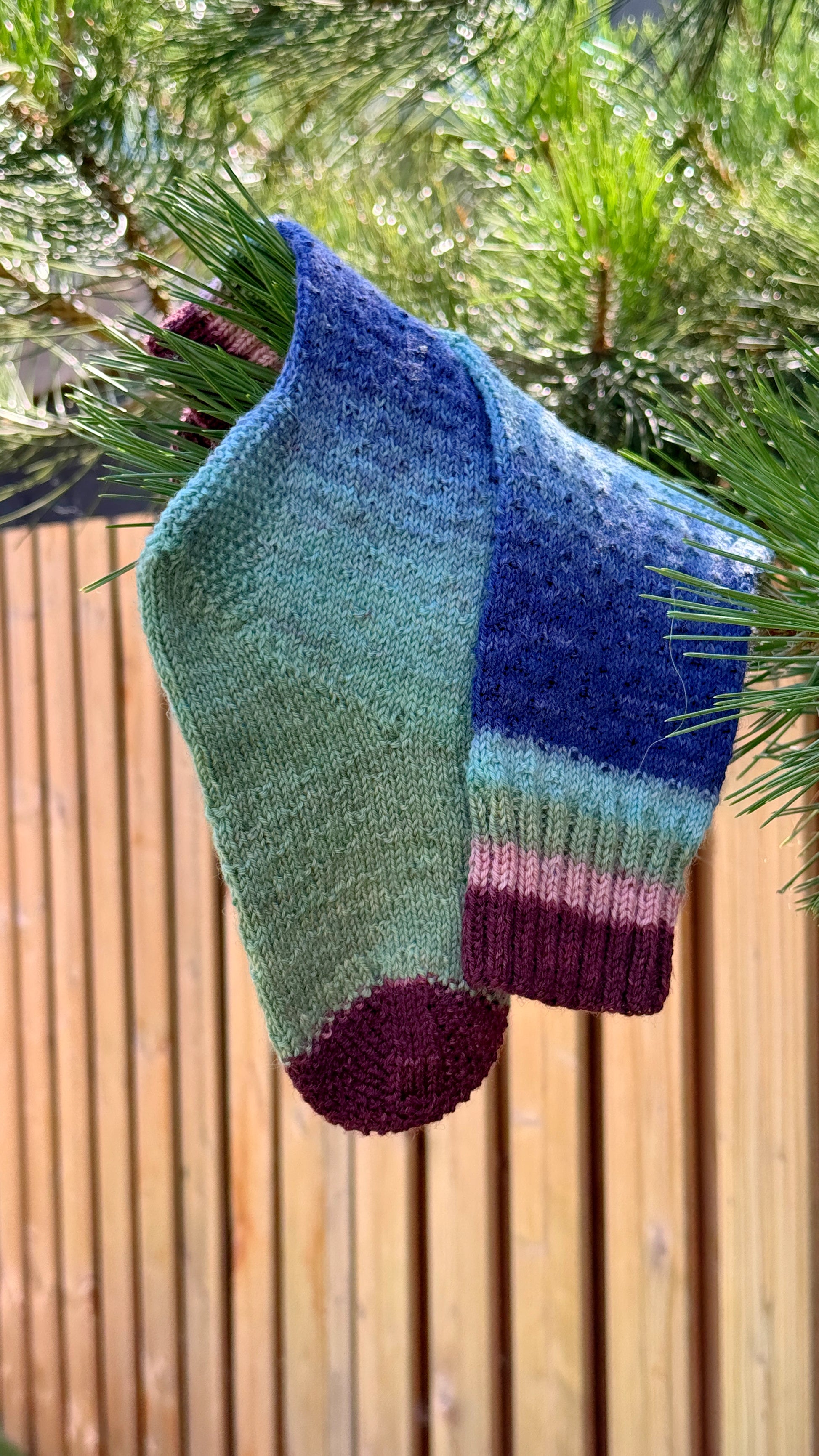 Gradient Socks – Digital Knitting Pattern | ColorPopCrafts