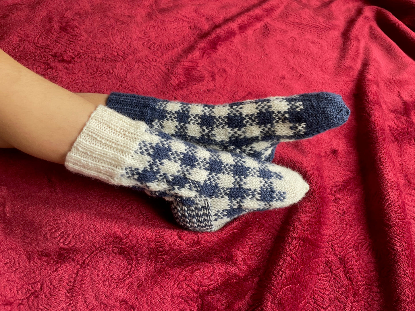 Legally Blonde Socks – Gingham Colourwork Knitting Pattern | ColourPopCrafts