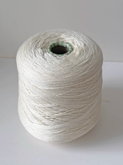 Venus Italian DK Yarn in White. Extra Fine Wool & Mulberry Silk