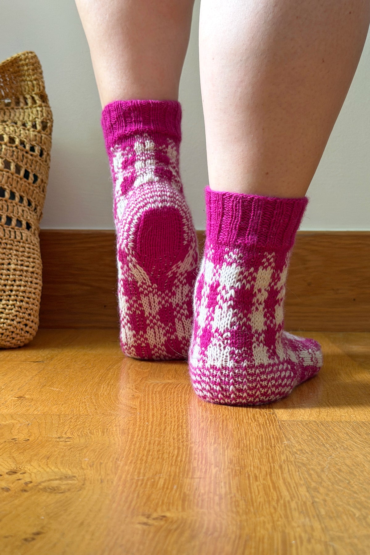 Legally Blonde Socks. Gingham Colourwork Knitting Pattern | ColourPopCrafts