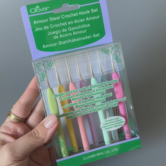Clover Amour Steel Crochet Hook Set (0.6–1.75 mm)