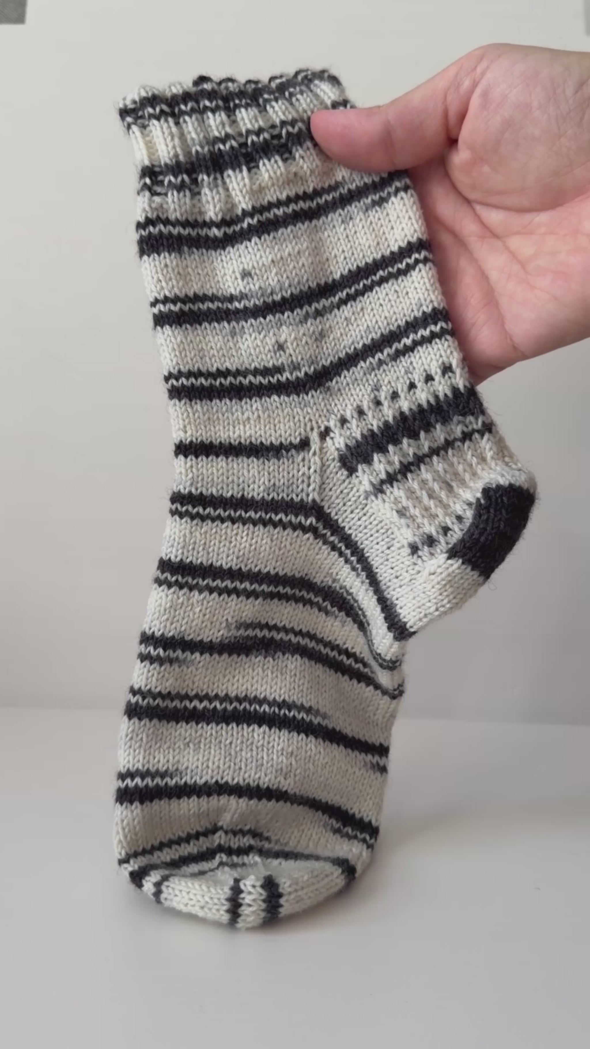 Kremke Lazy Lion Hand-Dyed Sock Yarn 4-ply